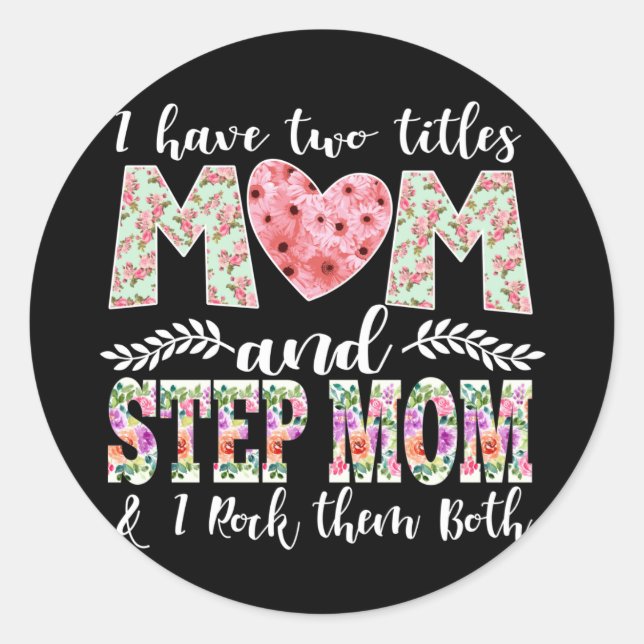 Adesivo Redondo Eu tenho dois títulos, mãe e madrasta. (Frente)
