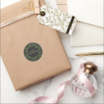 Adesivo Redondo Evergreen Christmas Circ Stickers<br><div class="desc">Celebre a beleza da natureza nesta temporada de festas com a coleção *Evergreen Christmas Circle Stickers*. Estes elegantes adesivos redondos apresentam designs festivas de grama tipo coroa, acentuados com elementos de Natal como a vadia, as bagas e os ornamentos. Perfeito para selar pacotes de presentes, cartões decorativos ou aprimorar artesanatos...</div>