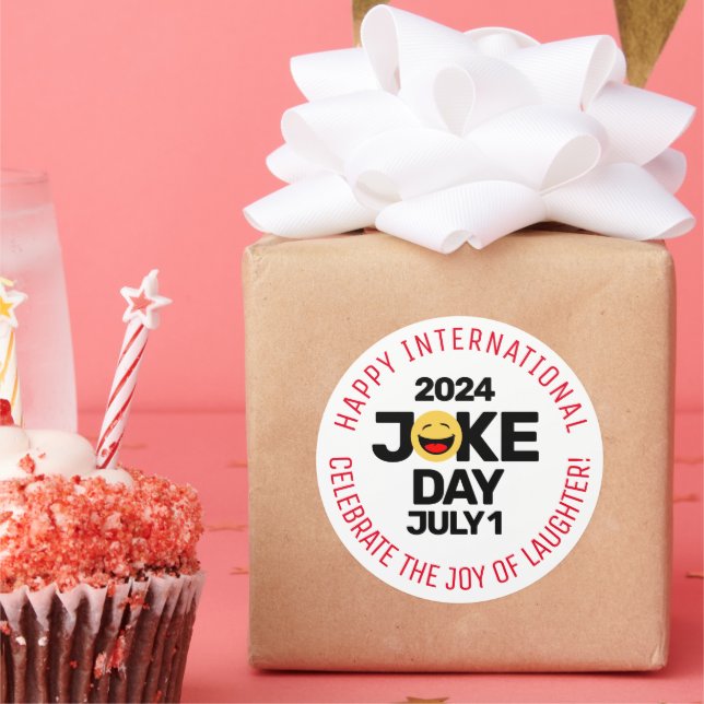 Adesivo Redondo Face do Dia Internacional da Piada (Festa)