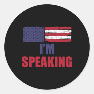 Adesivo Redondo Falando em Meia Bandeira Americana Kamala Harris D