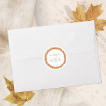 Adesivo Redondo Fall in Love Autumn deixa casamento<br><div class="desc">Crie uma elegante e eterno suíte de casamentos com tema de outono que reflita facilmente seu estilo com detalhes personalizados.</div>
