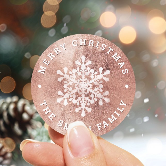 Adesivo Redondo Falso rosa de falso de neve artístico no Natal (Artistic snowflake faux rose gold Christmas Classic Round Sticker)