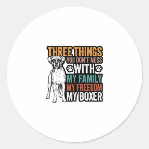 Adesivo Redondo Família de Cachorro Boxer Desenho de Camisa Vintag