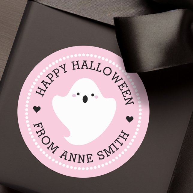Adesivo Redondo Fantasma fofo Feliz Halloween com nome personaliza (Cute ghost Happy Halloween from custom name pink Classic Round Sticker)