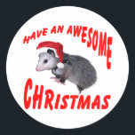 Adesivo Redondo Fantástico Possum Christmas<br><div class="desc">Aqui está ele - Papai noel Incrível Pequeno Auxiliar - o gambá,  gambá,  gambá,  marsupial,  gambá virgem,  Feliz Natal!</div>