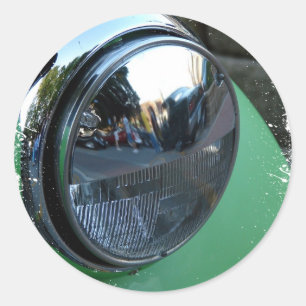 Adesivo Redondo Farol em um carro vintage verde