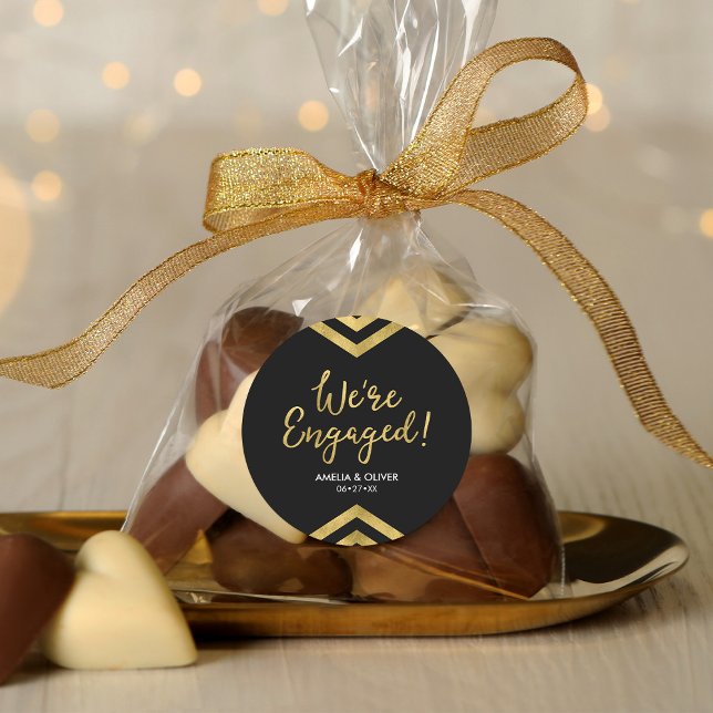 Adesivo Redondo Faux Dourado Chevron estamos no Noivado (Criador carregado)