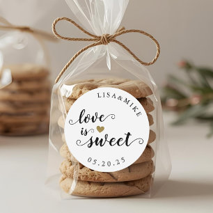 Adesivo Redondo Favor de casamento Amor é Doce em letra manuscrita