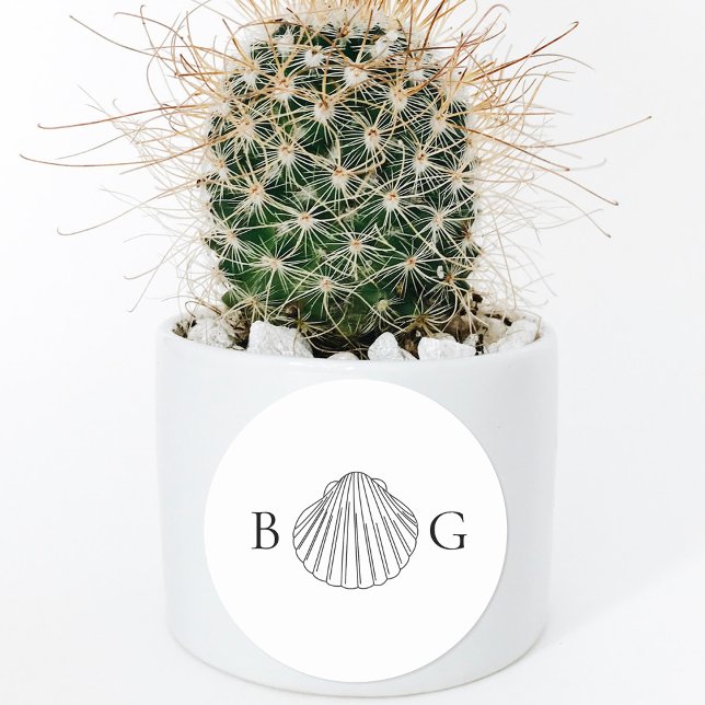 Adesivo Redondo Favor de Casamento de Clam Seashell Monograma Mini (Minimalist Clam Seashell Monogram Wedding Favor Classic Round Sticker)