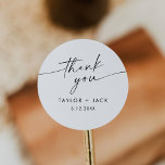 Adesivo Redondo Favor de Casamento Minimalista do KAIA<br><div class="desc">Onde a simplicidade encontra sofisticação em cada derrame,  essa coleção minimalista exude elegância. A fonte moderna e estilística enfeita cada peça com charme de eterno,  fazer-a a escolha perfeita para casamentos,  chás de panela,  chás de fraldas e todas as outras ocasiões em que a beleza subestimada reina suprema.</div>