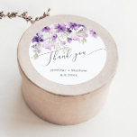 Adesivo Redondo Favor de casamento roxo de flores silvestres<br><div class="desc">Flores selvagens lilás púrpura de casamento a favor do Clássico Round Sticker Correspondência disponível.</div>