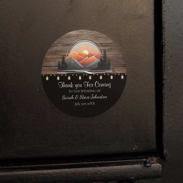 Adesivo Redondo Favor de Casamento Sunset da Floresta Rustic Mount (Rustic Mountain Wedding Favor Sticker)