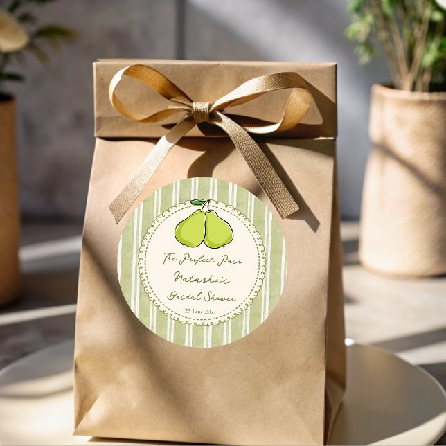 Adesivo Redondo Favor de chá de panela noiva pérola verde salvia p (Perfect pair sage green retro stripes pear bridal shower personalized favor classic round sticker)