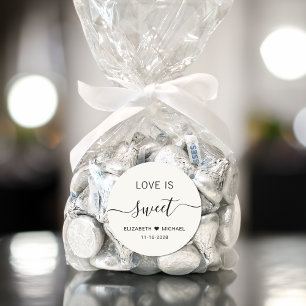 Adesivo Redondo Favor de Noivado Love Is Sweet Cream