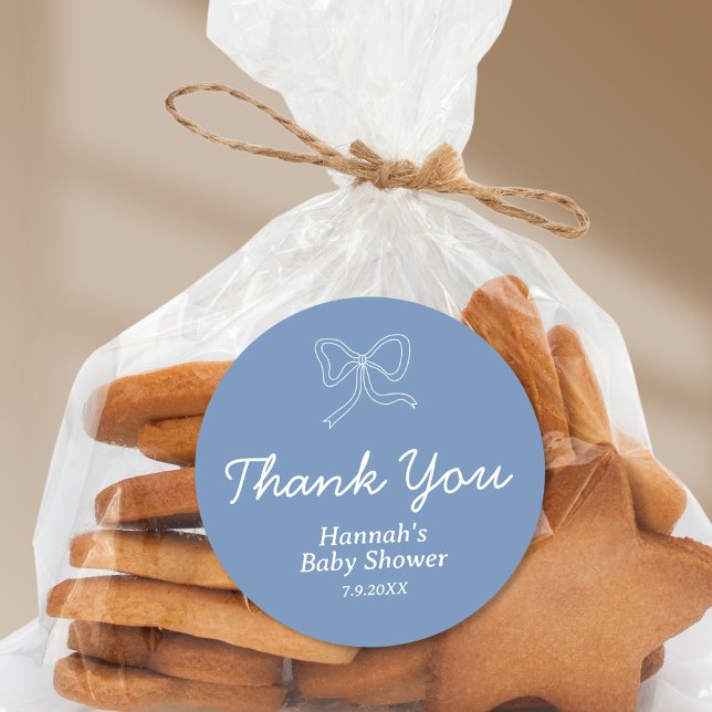 Adesivo Redondo Favor do Chá de fraldas de Fita Azul Personalizado (Personalized Blue Bow Ribbon Baby Shower Favor Classic Round Sticker
)