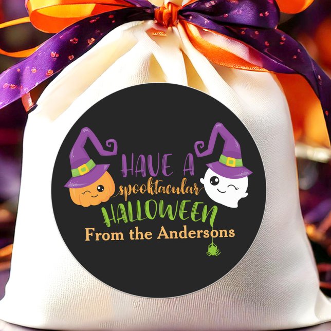 Adesivo Redondo Favor Personalizado do Partido Spooktacular do Hal (Spooktacular Halloween Stickers – Custom Party Favor Labels for Treat Bags)