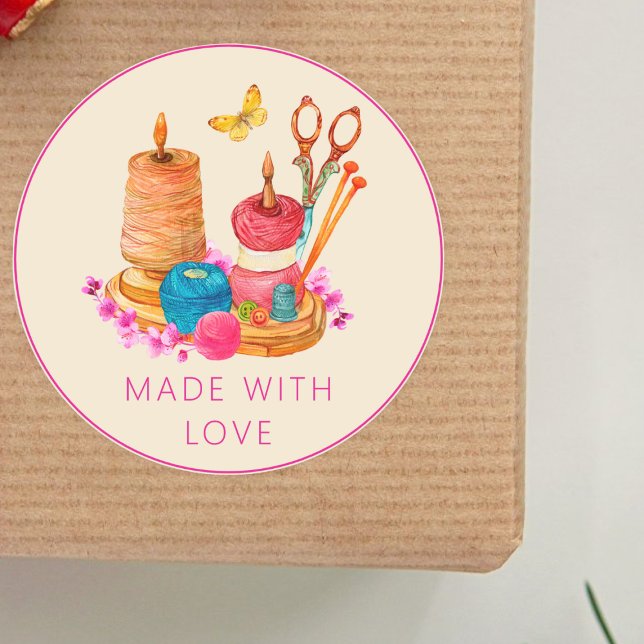 Adesivo Redondo Feita à mão com Love l Seamstress Sewing Dressmake (Criador carregado)