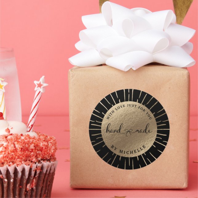 Adesivo Redondo Feita à mão com um gravador dourado (Festa)