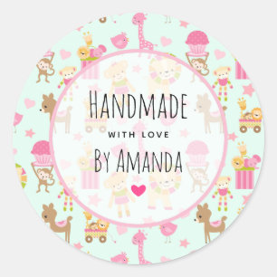 Adesivo Redondo Feita com amor, um padrão bonito com animais feliz