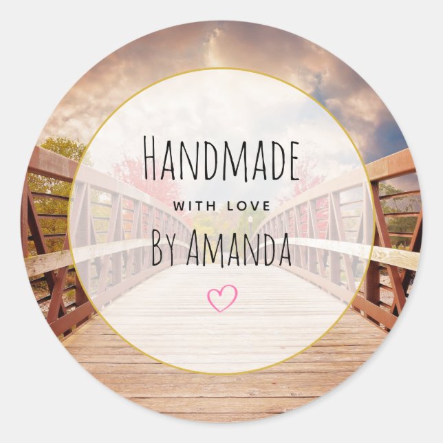 Adesivo Redondo Feita com o Amor, Ponte Russa de Madeira no País (Frente)