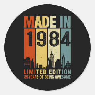 Adesivo Redondo Feita Em 1984, 39 Anos De Esforço