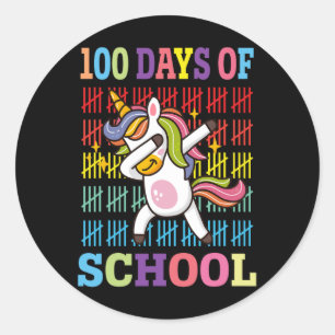 Adesivo Redondo Feliz 100 Dias De Crianças Escolares A Abraçar O A