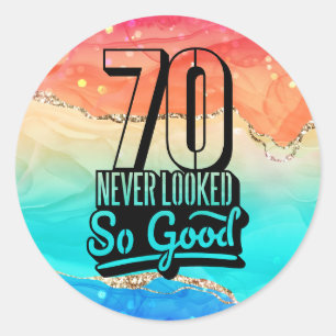 Adesivo Redondo Feliz aniversário de 70 nunca parecia tão bom