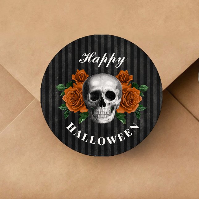 Adesivo Redondo Feliz Dia das Bruxas de Rosas Góticos e Caveira (Gothic Roses & Skull Happy Halloween Classic Round Sticker)