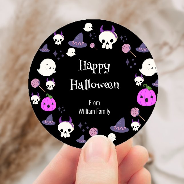 Adesivo Redondo Feliz Dia das Bruxas, Rosa e Roxo (Cute Pink and Purple Ghost Happy Halloween Classic Round Sticker)