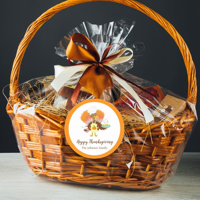 Adesivo Redondo Feliz Dia de Ação de Graças à Turquia Servindo Pie (Feast with Tom Turkey! Delightful sticker for holiday joy and delicious treats. Get festive!)