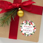 Adesivo Redondo Feliz e Bright Red Christmas Greenery Wreath<br><div class="desc">O adesivo festivo de férias e o design de envelope apresentam uma bela design foliar de Natal,  com folhas verdes e molduras de bagas vermelhas na moda de "Feliz e Brilho" com texto de ano personalizado.</div>