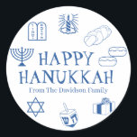 Adesivo Redondo Feliz favorito de presente de nome personalizado b<br><div class="desc">Feliz Hanukkah,  personalize o nome da família,  favoreça adesivos Feliz Hanukkah,  Feliz Chanukah,  Hanukkah Sameach!,  Chag Sameach!,  Chag Urim Sameach! Azul e branco</div>