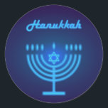 Adesivo Redondo Feliz Festa de Chanucá, bela decoração<br><div class="desc">Feliz Festa de Chanucá, Belo Decoro, Feriado Judeu, Clássico De Redondos. Antecedentes judaicos Holiday Hanukkah com símbolos tradicionais Chanukah - menorah, velas, estrela de David e padrão de papel de parede luminoso brilhante. Decoração de Eventos do Festival de Chanucá. Jerusalém, Israel. Artesanatos e suprimentos de terceiros > Suprimentos para moldagem...</div>