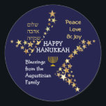Adesivo Redondo FELIZ HANUKKAH Personalizada<br><div class="desc">Na moda azul e dourado personalizados adesivos HANUKKAH para desejar a sua família e amigos um Hanukkah feliz. A design mostra texto que diz HAPPY HANUKKAH em tipografia branca no centro, com PEACE, LOVE & JOY em tipografia dourada em um canto, e também escrito em HEBREW no outro canto. Isto...</div>