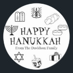 Adesivo Redondo Feliz Hanukkah, preta e branco, pelo presente<br><div class="desc">Feliz Hanukkah,  personalize o nome da família,  favoreça adesivos Feliz Hanukkah,  Feliz Chanukah,  Hanukkah Sameach!,  Chag Sameach!,  Chag Urim Sameach! Preto e Branco</div>