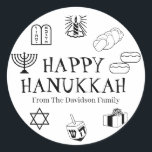 Adesivo Redondo Feliz Hanukkah, preta e branco, pelo presente<br><div class="desc">Feliz Hanukkah,  personalize o nome da família,  favoreça adesivos Feliz Hanukkah,  Feliz Chanukah,  Hanukkah Sameach!,  Chag Sameach!,  Chag Urim Sameach! Preto e Branco</div>