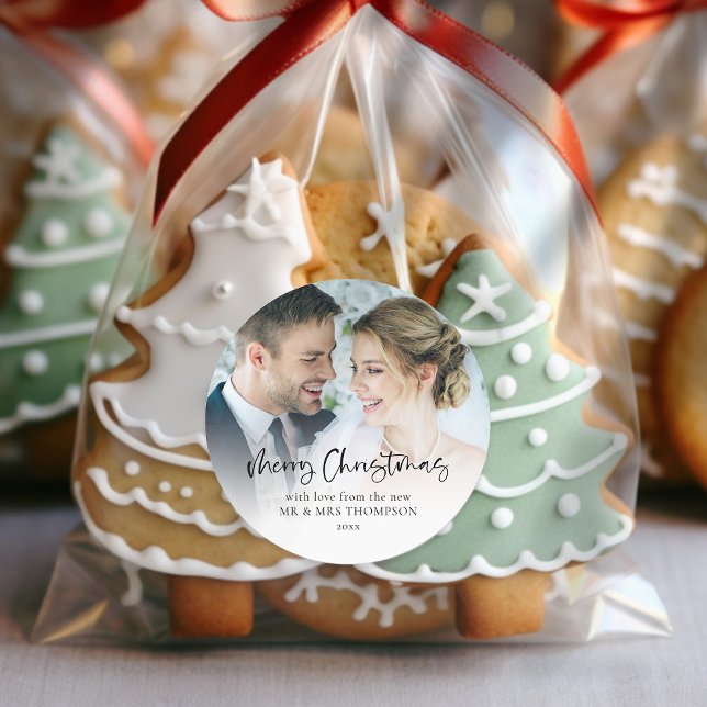 Adesivo Redondo Feliz Natal do Newlyweds Photo Overlay (For your festive wedding favors, and first married christmas gifts and mailings)