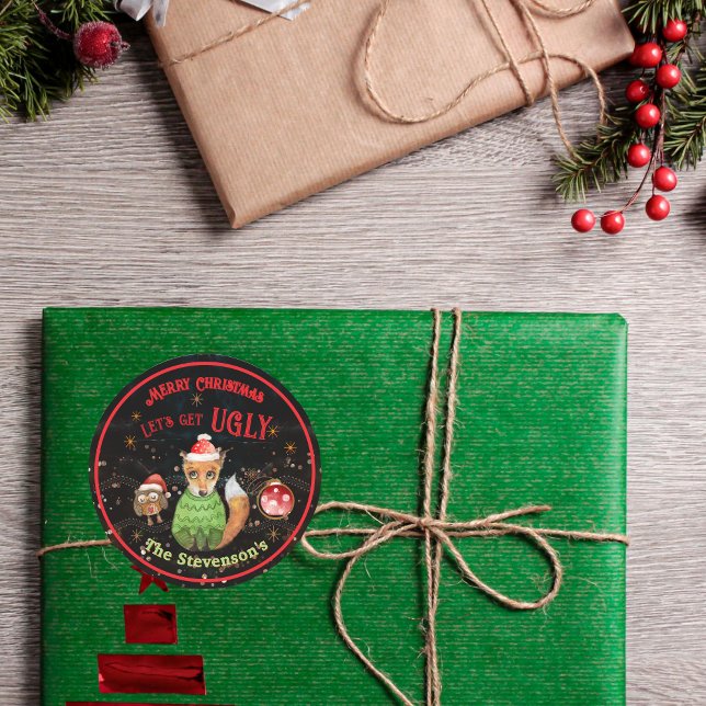 Adesivo Redondo Feliz Natal e Raposa Doce Feia (Merry Christmas & Ugly Sweater Fox Classic Round Sticker)