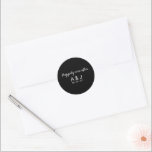 Adesivo Redondo Feliz Nunca Após Casamento Branco Negro Monograma<br><div class="desc">Personalize este elegante envelope de convite para casamento e adesivos de favoritos. Um design simples e minimalista que apresenta uma elegante tipografia branca de escrita "feliz para sempre", seguida de uma letra sans serif simples e moderna para as iniciais monogramas de recém-casados e data de casamento, em fundo preto elegante....</div>