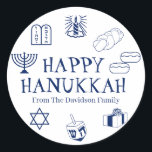 Adesivo Redondo Feliz presente de nome personalizado branco azul H<br><div class="desc">Feliz Hanukkah,  personalize o nome da família,  favoreça adesivos Feliz Hanukkah,  Feliz Chanukah,  Hanukkah Sameach!,  Chag Sameach!,  Chag Urim Sameach! Marinho azul e branco</div>