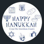 Adesivo Redondo Feliz presente de nome personalizado branco azul H<br><div class="desc">Feliz Hanukkah,  personalize o nome da família,  favoreça adesivos Feliz Hanukkah,  Feliz Chanukah,  Hanukkah Sameach!,  Chag Sameach!,  Chag Urim Sameach! Marinho azul e branco</div>