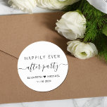 Adesivo Redondo Feliz Recepção de casamento De Festas<br><div class="desc">Um adesivo de chic para seus convites de festas recepções de casamento,  favores e correspondência com "Feliz eterno partido" em uma mistura de simples tipografia moderna e um roteiro elegante com baloiços,  seus primeiros nomes unidos por um coração e sua data de recepção.</div>