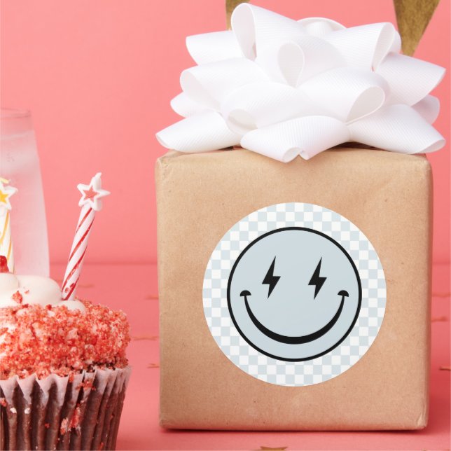 Adesivo Redondo Feliz rosto Groovy Blue Check Boy Aniversário (Festa)