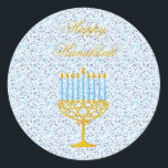 ADESIVO REDONDO FELIZMENTE HANUKKAH PALHEIROS PERSONALIZÁVEIS<br><div class="desc">FELIZ HANNUKAH Holiday Gift Stickers with Stars of David, Menorah and Hebraw Letters - Boasting inegável estilo clássico este único adesivo de presente Chanucá é perfeito para trazer sorriso nos rostos dos seus amigos e familiares durante a temporada de Férias !! Este é um lindo cúmplice de presentes de Hanukkah...</div>