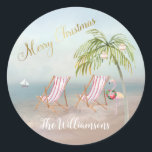 Adesivo Redondo Felry Christmas Beach Flamingo Wreath Única<br><div class="desc">Feliz Natal nesta adorável praia Watercolor — uma cena pacífica e gentil com duas cadeiras de praia — um flamingo amigável com uma bela coroa — Palmeira com alguns ornamentos. Qualquer pergunta sobre design,  envie um e-mail para charmdesignstudio@rcn.com e ficaremos felizes em ajudar.</div>