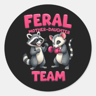 Adesivo Redondo Feral Mãe Filha Equipe Engraçada Raccoon Boxando T