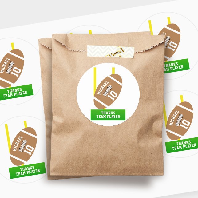 Adesivo Redondo Festa de aniversário de Esporte do Tema de Futebol (Just add a name and age to these american football theme stickers)