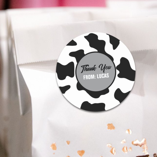 Adesivo Redondo Festa de aniversário de Fazenda de Vaca Preta e Br (Black and White Cow Print Farm Barn Birthday Party Classic Round Sticker)