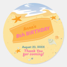 Festa de aniversário de praia divertida de moça