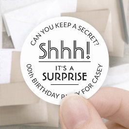 Adesivo Redondo Festa de aniversário surpresa Shhh! Branco e preto